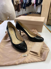 Load image into Gallery viewer, Prada patent leather pumps 39.5