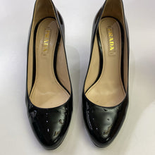Load image into Gallery viewer, Prada patent leather pumps 39.5