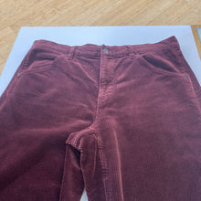 Load image into Gallery viewer, Banana Republic Corduroy jeans 32