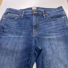 Load image into Gallery viewer, J Crew vintage straight Jeans 33