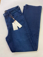 Load image into Gallery viewer, Quince stretch denim jeans NWT 30