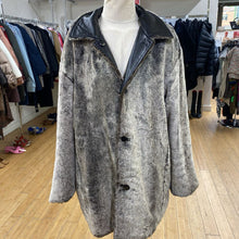 Load image into Gallery viewer, Danier leather reversible coat M