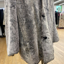 Load image into Gallery viewer, Danier leather reversible coat M