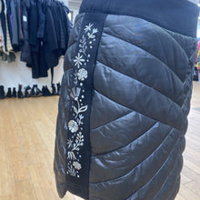 Load image into Gallery viewer, Krimson Klover quilted/knit skirt M
