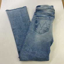 Load image into Gallery viewer, Mother cropped jeans 26