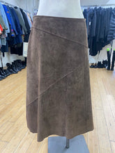 Load image into Gallery viewer, Skotts Suede washable suede skirt NWT 10