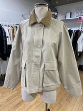 Load image into Gallery viewer, Uniqlo barn jacket L