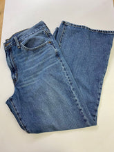 Load image into Gallery viewer, Levis '94 Baggy Bootcut jeans 32