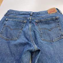 Load image into Gallery viewer, Levis '94 Baggy Bootcut jeans 32
