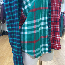 Load image into Gallery viewer, Lands End plaid top S