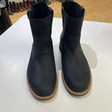 Load image into Gallery viewer, Roots leather pull on boots 8