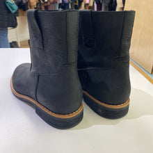 Load image into Gallery viewer, Roots leather pull on boots 8