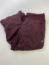 Load image into Gallery viewer, Lululemon capri 4
