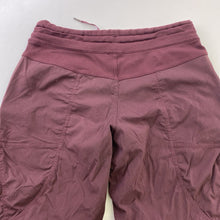 Load image into Gallery viewer, Lululemon capri 4