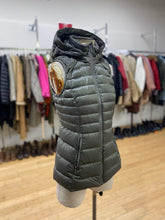 Load image into Gallery viewer, Lululemon down vest 4
