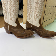 Load image into Gallery viewer, Frye cowbow boots 6.5