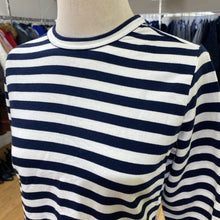 Load image into Gallery viewer, Helly Hansen striped top M