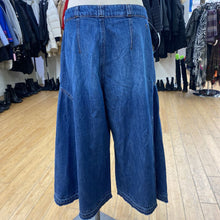 Load image into Gallery viewer, Pilcro flowy denim culottes 30