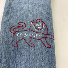 Load image into Gallery viewer, Levis 501 embroidered jeans 29