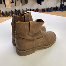 Load image into Gallery viewer, Roots Short booties 6