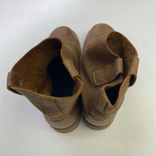 Load image into Gallery viewer, Roots Short booties 6