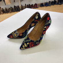 Load image into Gallery viewer, L'intervalle velvet/embroidered pumps 36