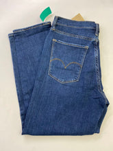 Load image into Gallery viewer, Levis High Rise Straight Crop jeans NWT 30