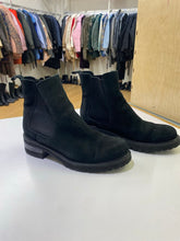Load image into Gallery viewer, La Canadienne suede pull on boots 8.5