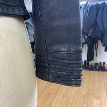 Load image into Gallery viewer, Tristan & Iseut vintage leather jacket S