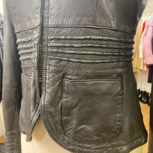 Load image into Gallery viewer, Tristan & Iseut vintage leather jacket S