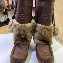 Load image into Gallery viewer, Manitobah Mukluk leather boots 7