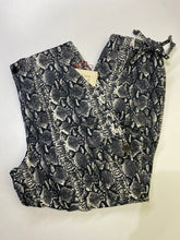 Load image into Gallery viewer, Alice & Olivia cargo jogger jeans 27