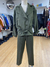 Load image into Gallery viewer, Guy laroche vintage suit 36/38