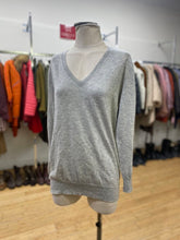 Load image into Gallery viewer, Lord & Taylor cashmere Sweater M
