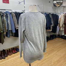 Load image into Gallery viewer, Lord & Taylor cashmere Sweater M