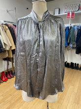 Load image into Gallery viewer, Elli White Metallic top M