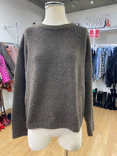 Load image into Gallery viewer, Commense sweater XS