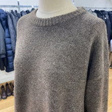 Load image into Gallery viewer, Commense sweater XS