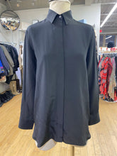 Load image into Gallery viewer, Babaton silk button up 2XS