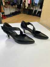 Load image into Gallery viewer, Paul Green leather kitten heels 7 (UK4.5)