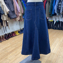Load image into Gallery viewer, Banana Republic (outlet) denim skirt 8