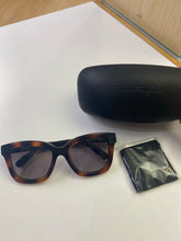 Load image into Gallery viewer, Salvatore Ferragamo sunglasses