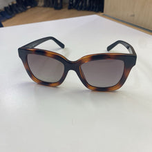 Load image into Gallery viewer, Salvatore Ferragamo sunglasses