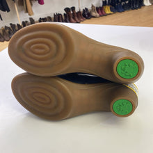Load image into Gallery viewer, EL Natura Lista pleather shooties 40