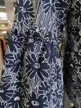 Load image into Gallery viewer, Banana Republic (outlet) Blazer 10