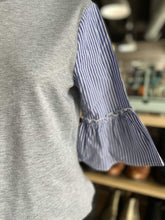 Load image into Gallery viewer, Anthropologie moiety top M