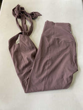 Load image into Gallery viewer, Lululemon Capri Tie Leg Leggings 10