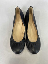 Load image into Gallery viewer, J Crew Flats 7