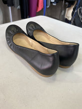 Load image into Gallery viewer, J Crew Flats 7