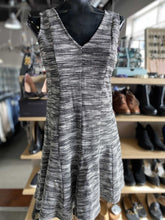 Load image into Gallery viewer, Banana Republic Dress 6

